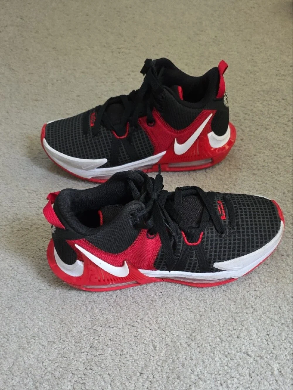 Nike LeBron Witness 7 Kids' Sneakers Size 6